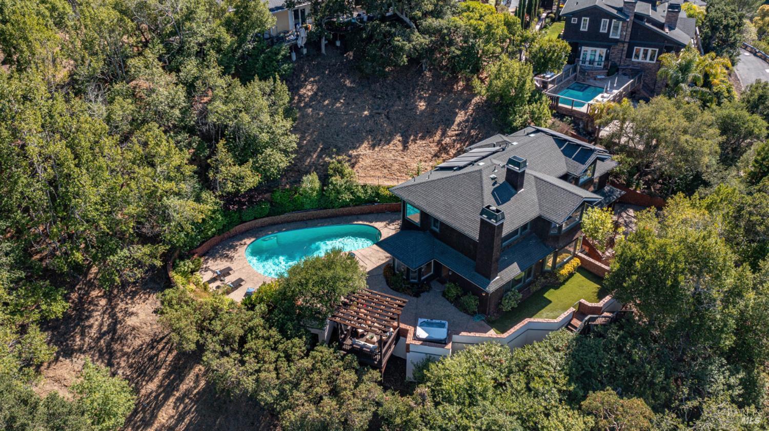 Detail Gallery Image 77 of 83 For 1 the Alameda Knls, San Anselmo,  CA 94960 - 5 Beds | 5/1 Baths
