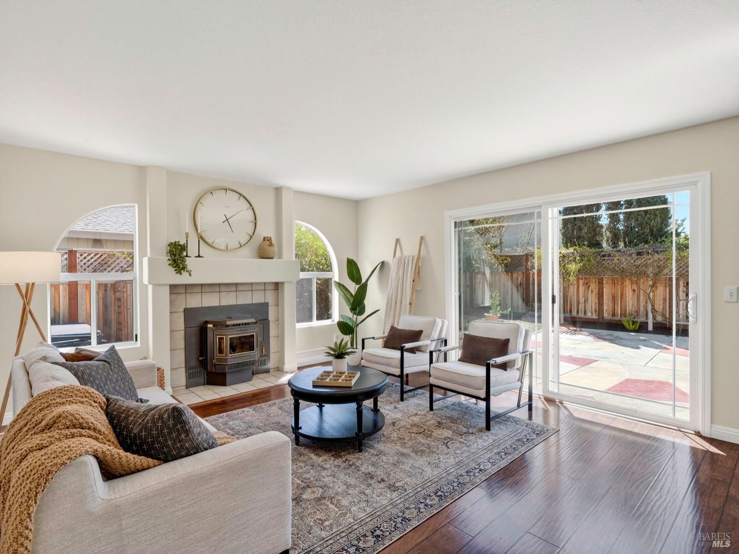 Detail Gallery Image 15 of 47 For 688 Natalie Dr, Windsor,  CA 95492 - 5 Beds | 3 Baths
