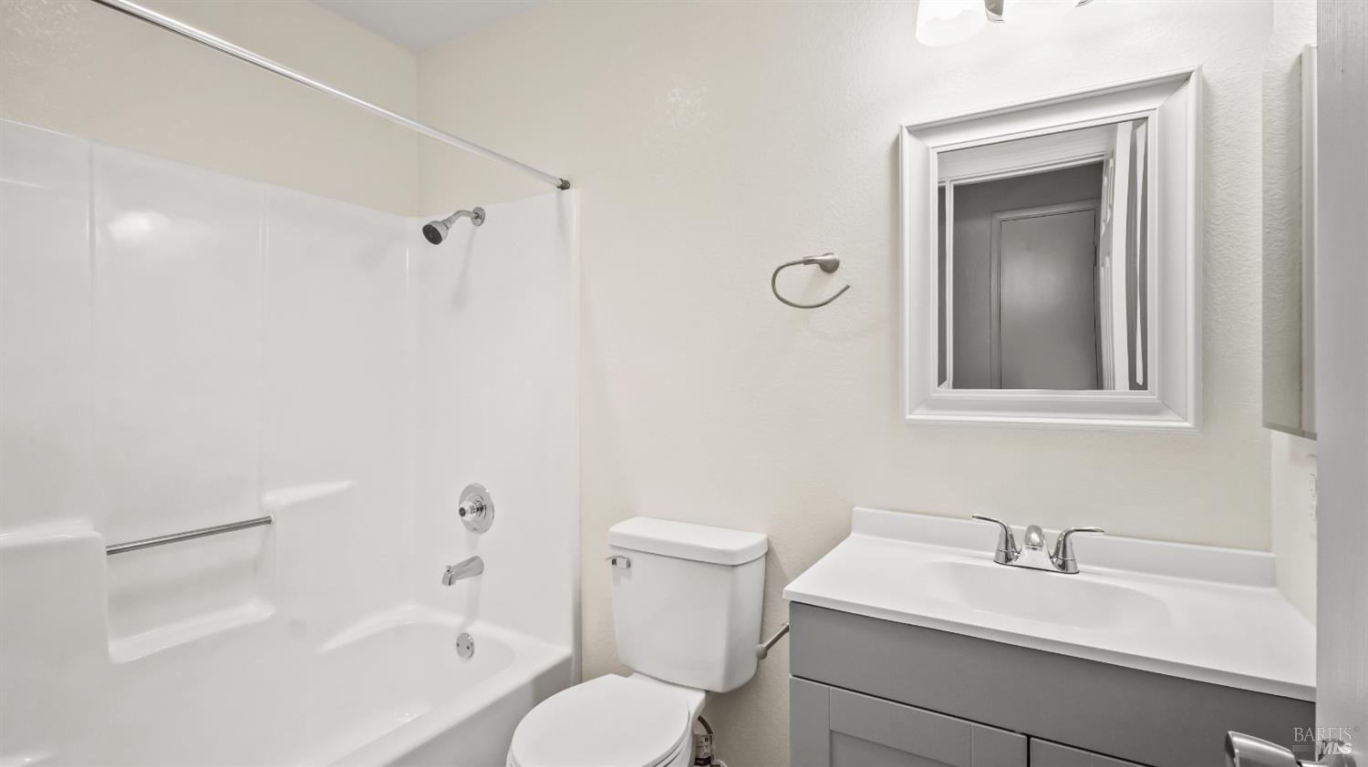 Detail Gallery Image 18 of 27 For 307 Occidental Cir, Santa Rosa,  CA 95401 - 3 Beds | 2/1 Baths
