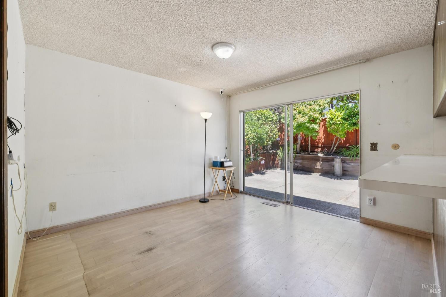 Detail Gallery Image 16 of 52 For 352 Shoreline Hwy, Mill Valley,  CA 94941 - 3 Beds | 2/1 Baths