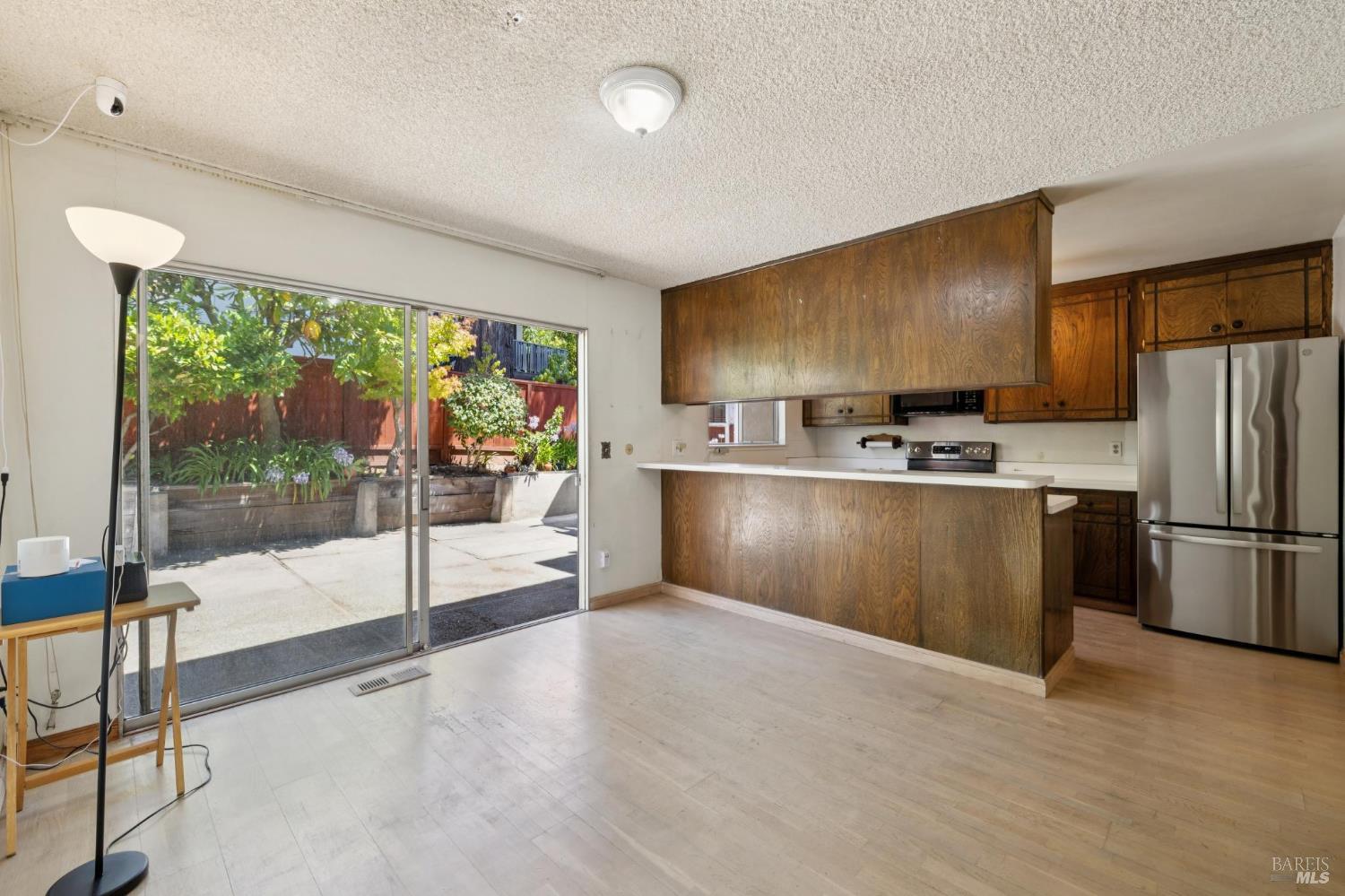 Detail Gallery Image 21 of 52 For 352 Shoreline Hwy, Mill Valley,  CA 94941 - 3 Beds | 2/1 Baths