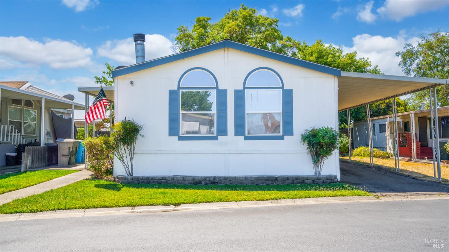 Detail Gallery Image 2 of 34 For 131 Del Paso Dr, Vacaville,  CA 95687 - 3 Beds | 2 Baths