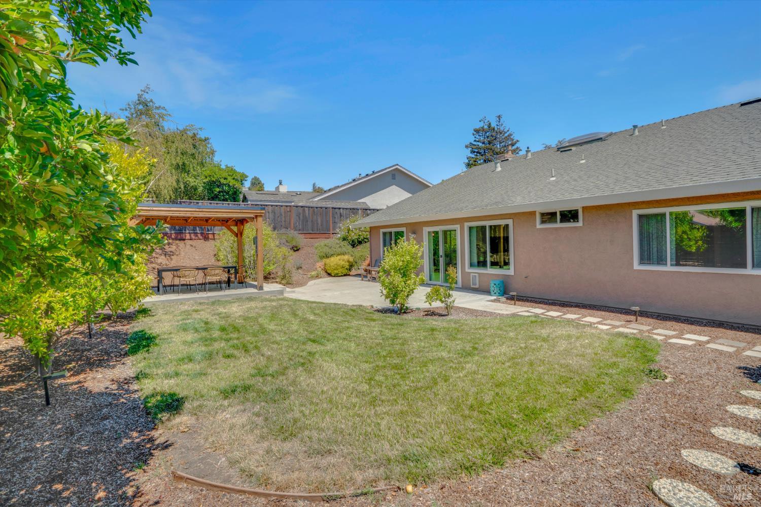 Detail Gallery Image 29 of 40 For 871 Hanlon Way, Benicia,  CA 94510 - 4 Beds | 2 Baths
