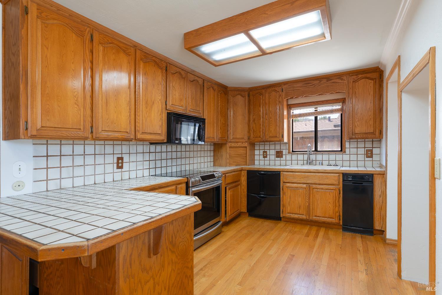 Detail Gallery Image 8 of 29 For 225 Zinfandel Dr, Ukiah,  CA 95482 - 3 Beds | 2 Baths