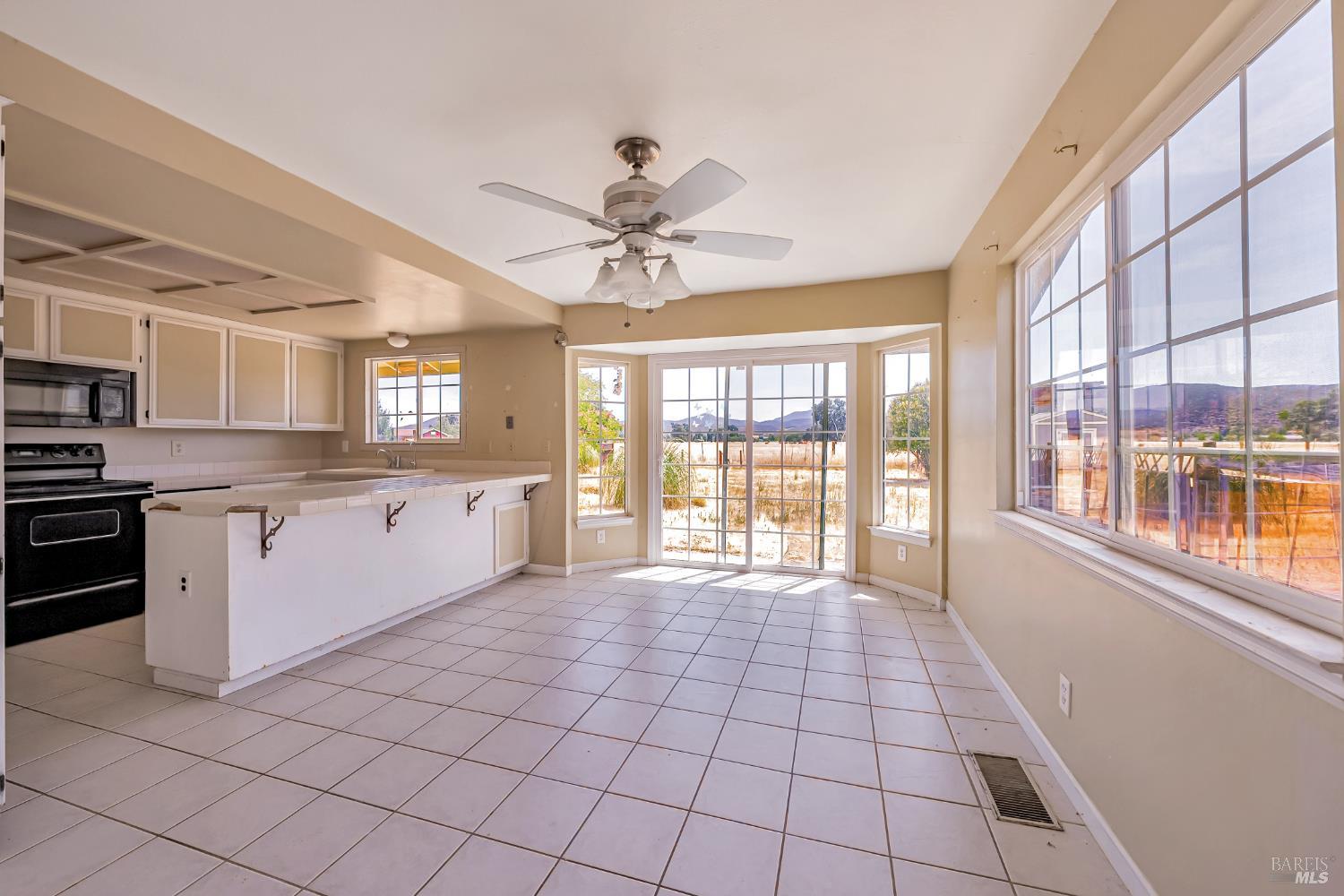 Detail Gallery Image 16 of 32 For 18569 Spyglass Rd, Hidden Valley Lake,  CA 95467 - 2 Beds | 2 Baths