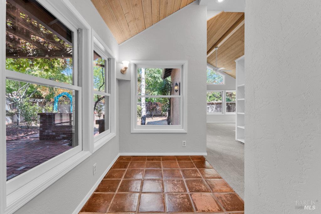 Detail Gallery Image 29 of 66 For 564 Willow Ct, Benicia,  CA 94510 - 2 Beds | 2 Baths