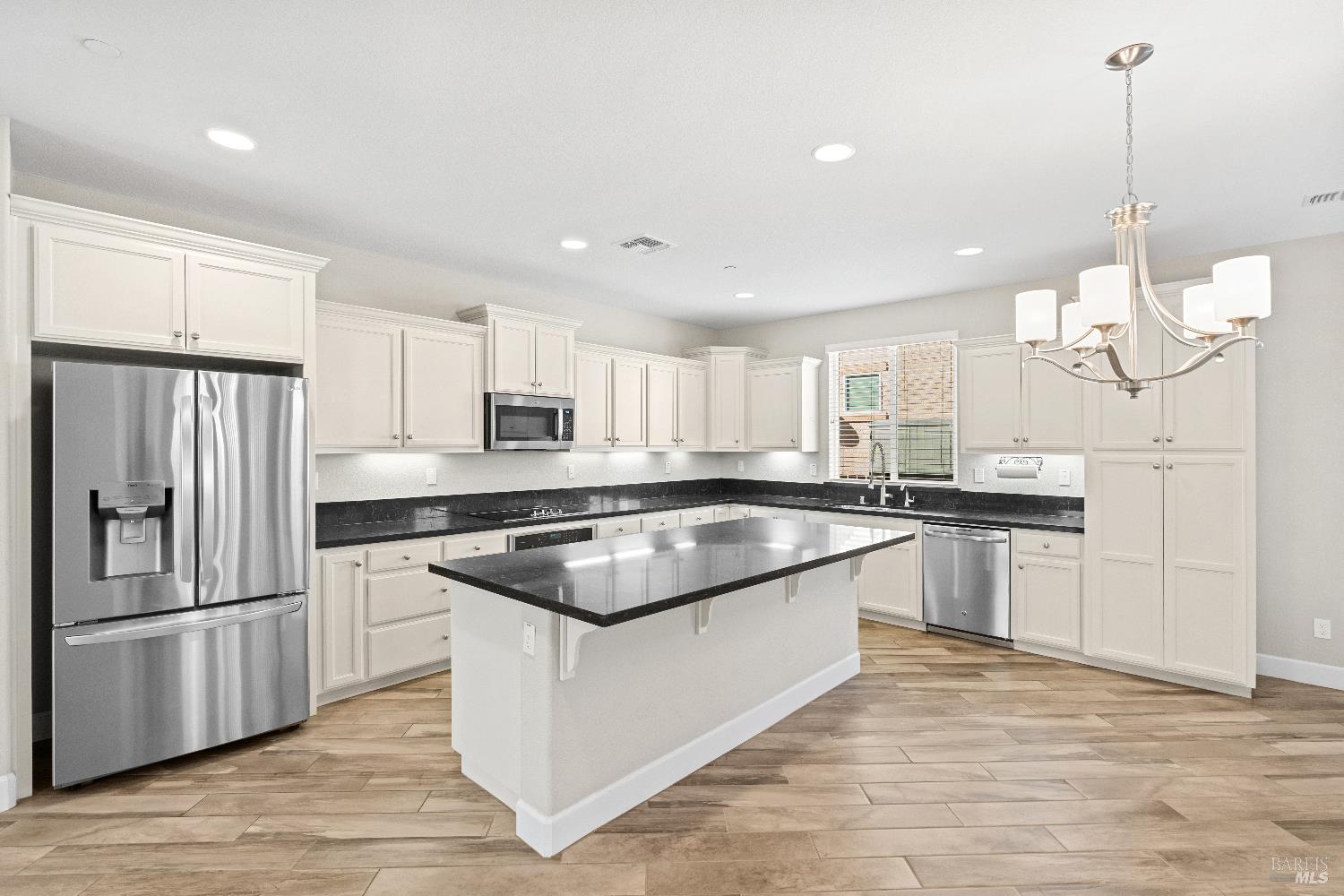 Detail Gallery Image 4 of 35 For 620 Hawk Ridge Dr, Rio Vista,  CA 94571 - 2 Beds | 2 Baths
