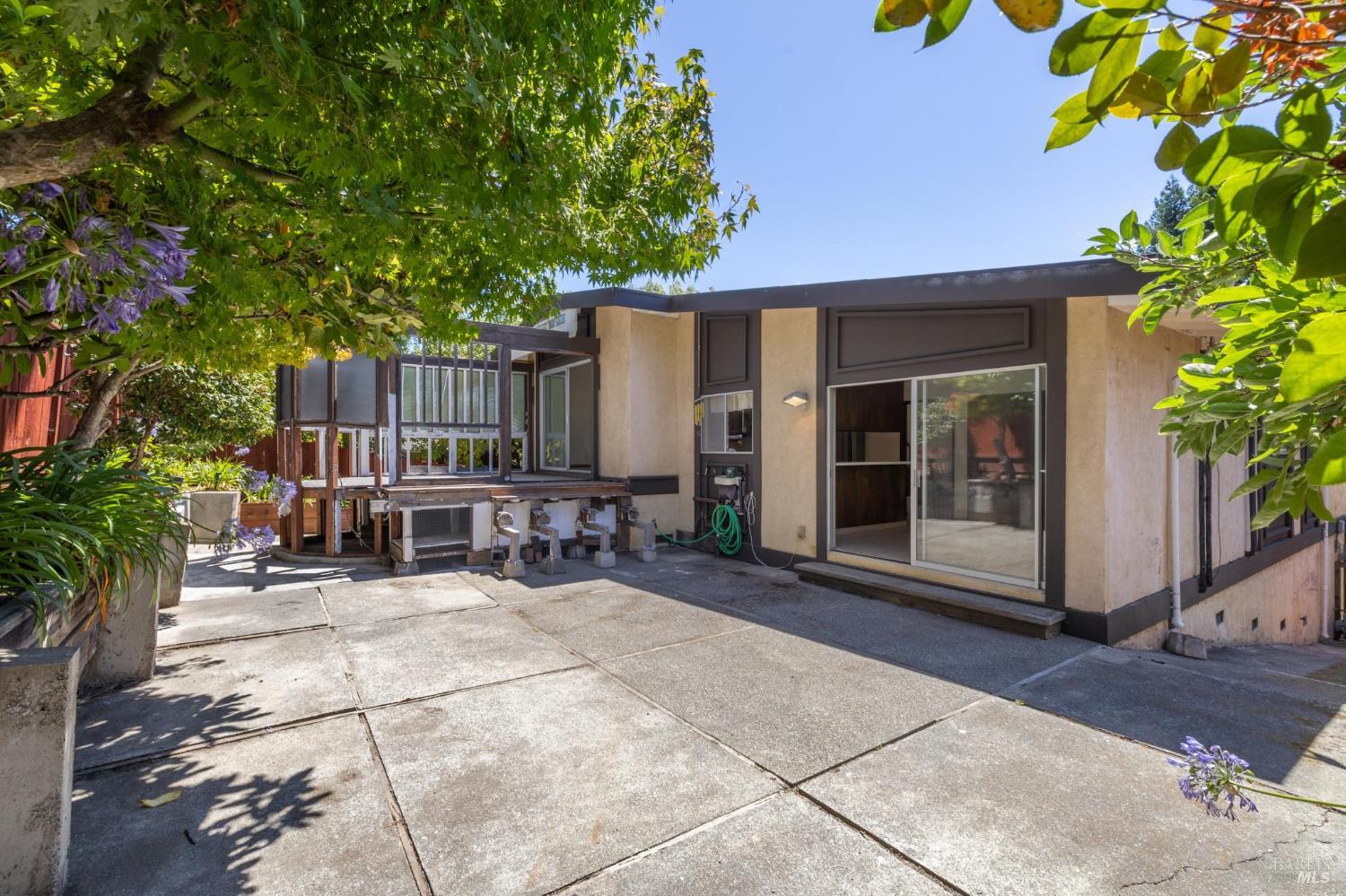Detail Gallery Image 19 of 52 For 352 Shoreline Hwy, Mill Valley,  CA 94941 - 3 Beds | 2/1 Baths