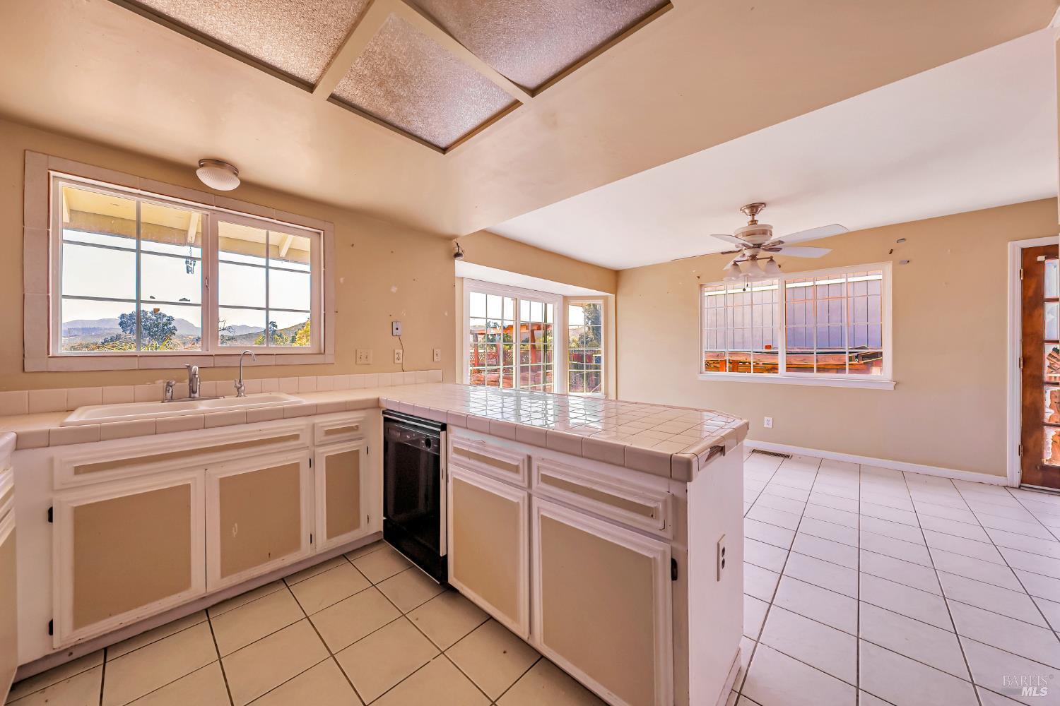 Detail Gallery Image 14 of 32 For 18569 Spyglass Rd, Hidden Valley Lake,  CA 95467 - 2 Beds | 2 Baths