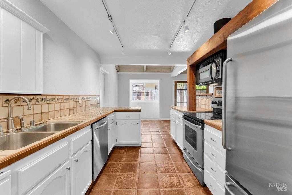 Detail Gallery Image 23 of 66 For 564 Willow Ct, Benicia,  CA 94510 - 2 Beds | 2 Baths