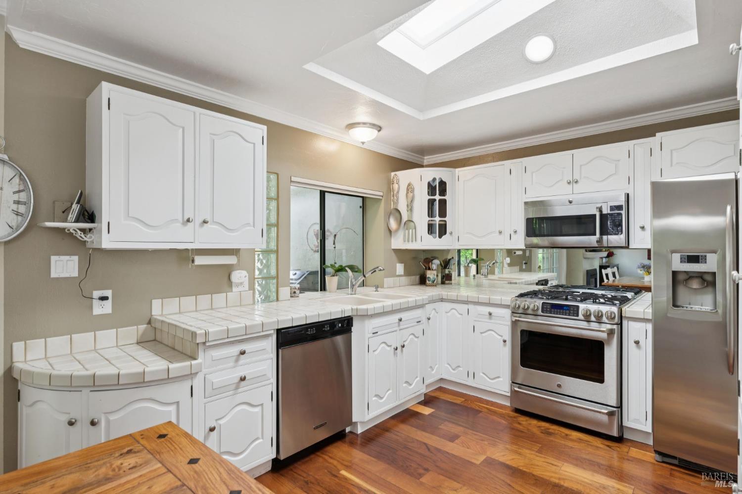Detail Gallery Image 13 of 31 For 60 Ormond Ct, Novato,  CA 94947 - 3 Beds | 3 Baths