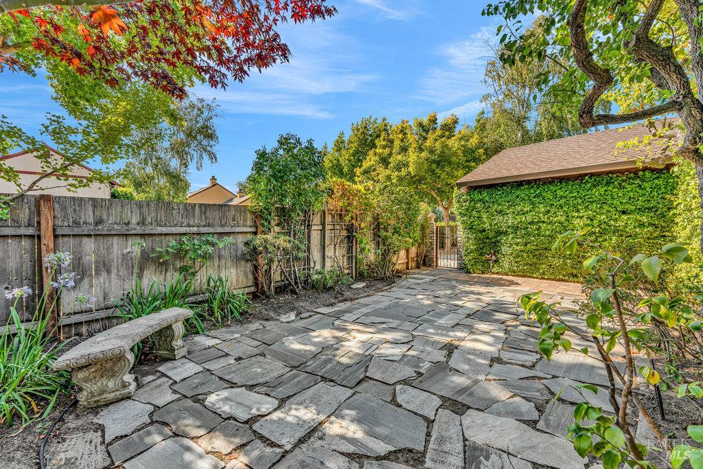 Detail Gallery Image 5 of 66 For 564 Willow Ct, Benicia,  CA 94510 - 2 Beds | 2 Baths