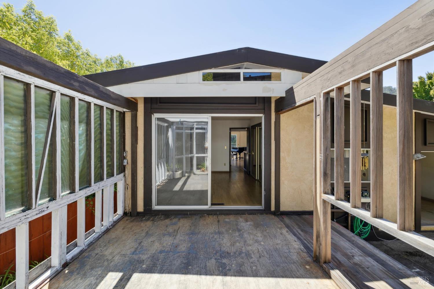 Detail Gallery Image 27 of 52 For 352 Shoreline Hwy, Mill Valley,  CA 94941 - 3 Beds | 2/1 Baths