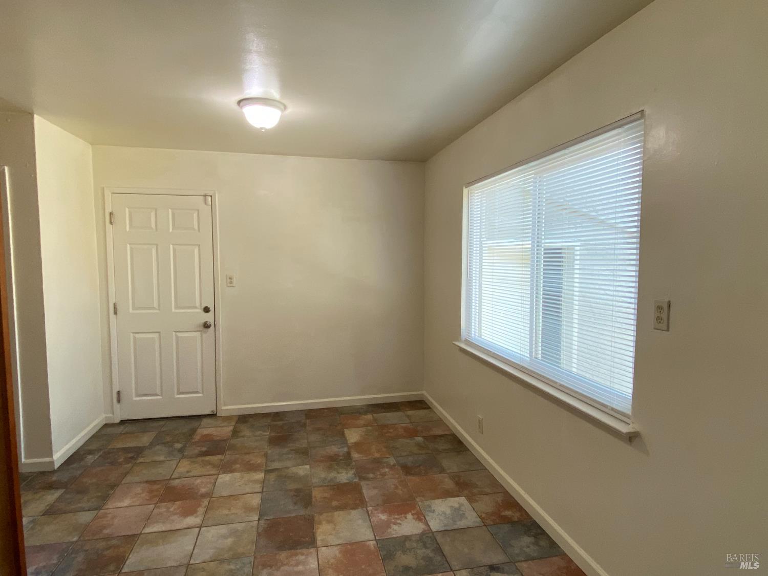 Detail Gallery Image 6 of 18 For 506 Nebraska St, Fairfield,  CA 94533 - 3 Beds | 2 Baths