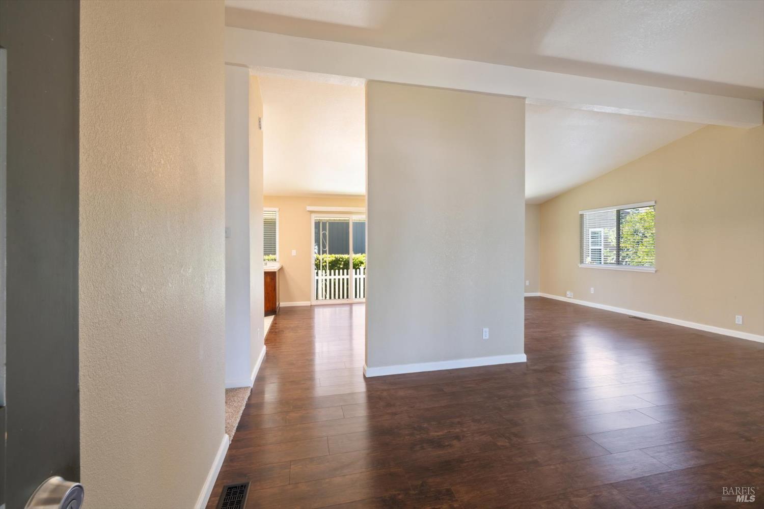 Detail Gallery Image 7 of 39 For 209 Shirley Ct 116, Napa,  CA 94558 - 2 Beds | 2 Baths