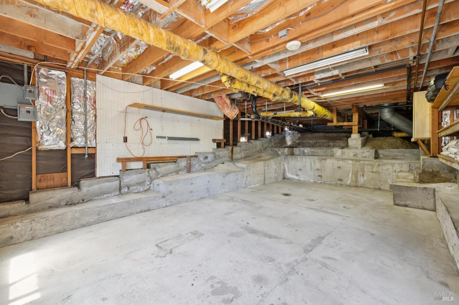 Detail Gallery Image 42 of 52 For 352 Shoreline Hwy, Mill Valley,  CA 94941 - 3 Beds | 2/1 Baths