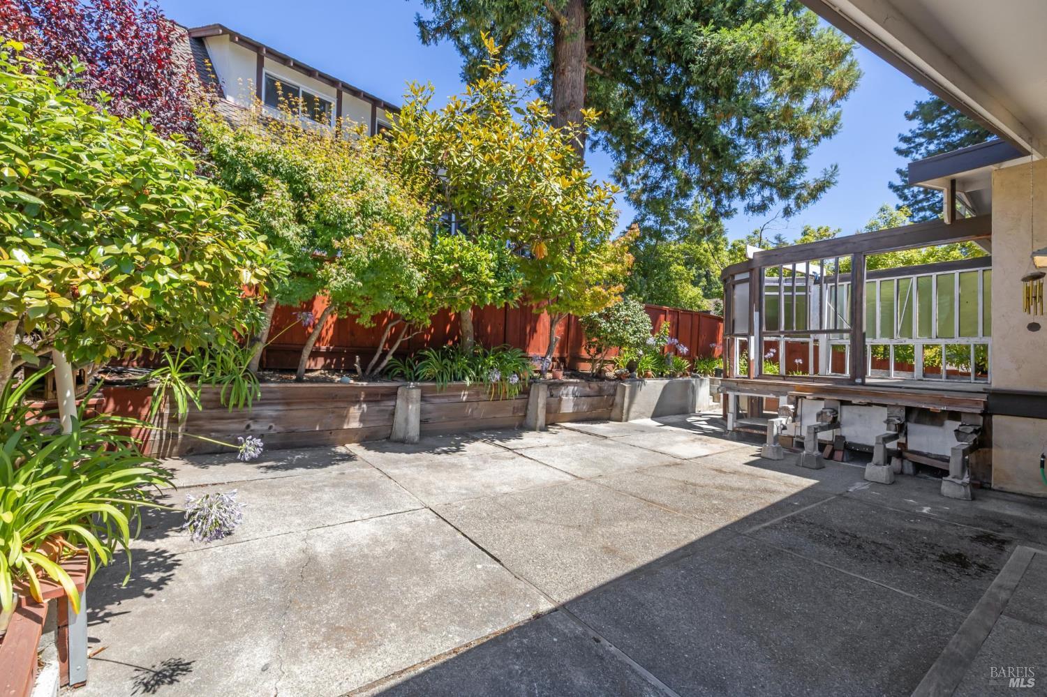 Detail Gallery Image 18 of 52 For 352 Shoreline Hwy, Mill Valley,  CA 94941 - 3 Beds | 2/1 Baths