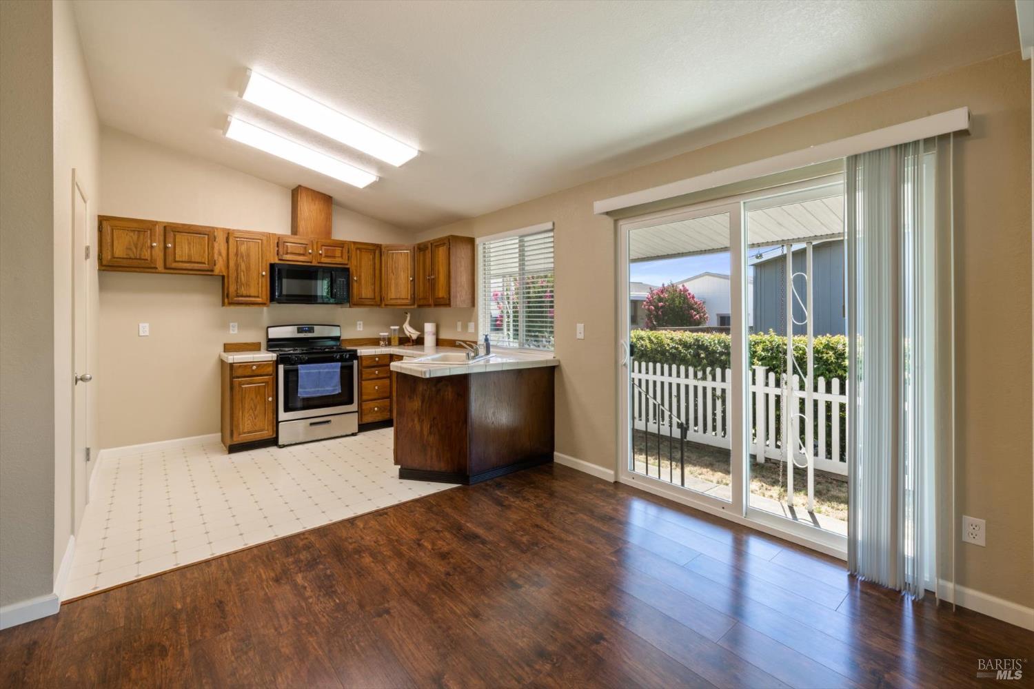 Detail Gallery Image 17 of 39 For 209 Shirley Ct 116, Napa,  CA 94558 - 2 Beds | 2 Baths