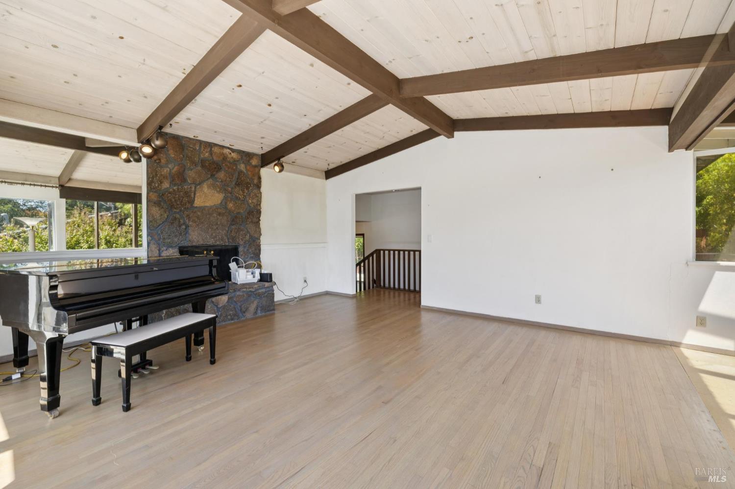 Detail Gallery Image 10 of 52 For 352 Shoreline Hwy, Mill Valley,  CA 94941 - 3 Beds | 2/1 Baths
