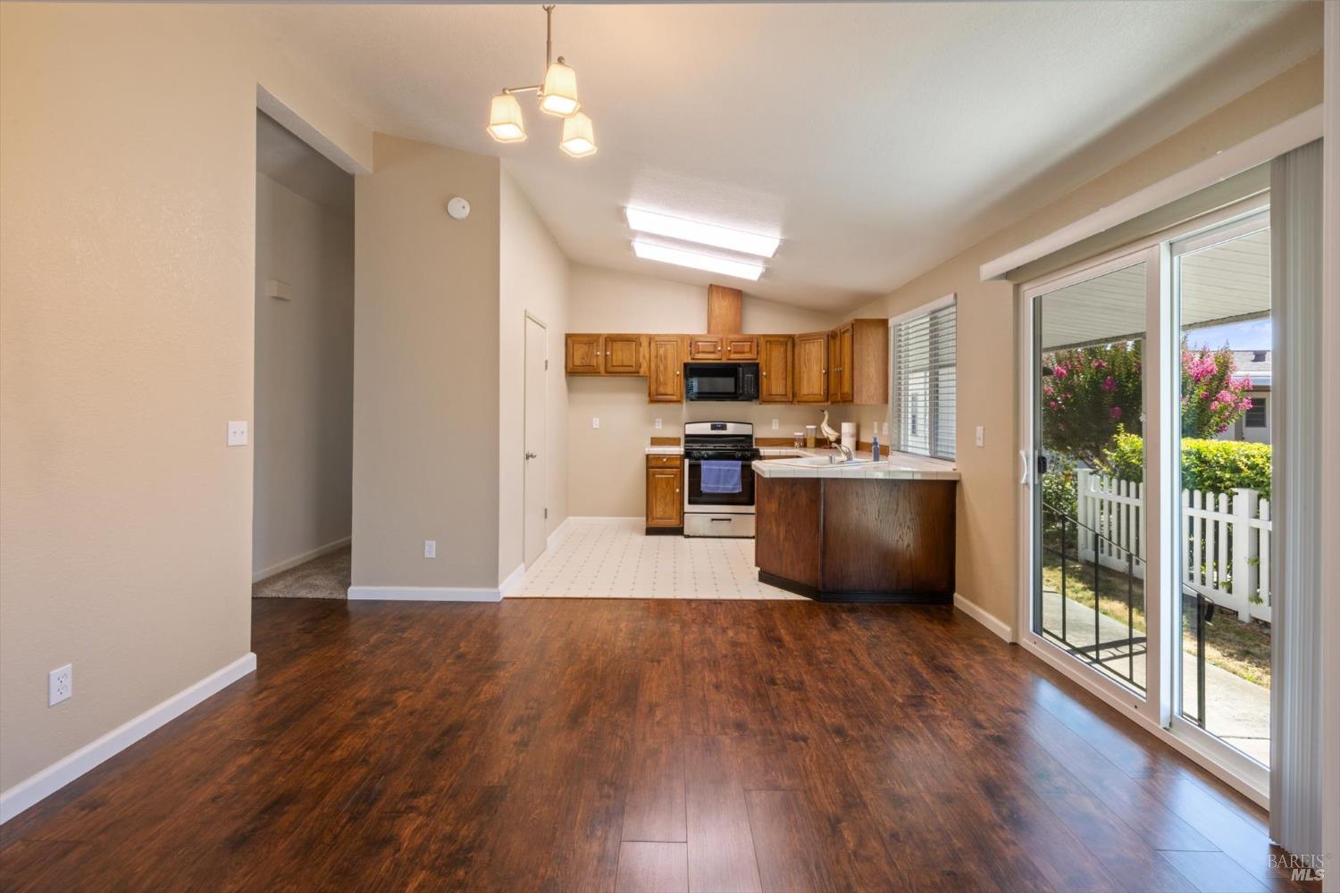 Detail Gallery Image 16 of 39 For 209 Shirley Ct 116, Napa,  CA 94558 - 2 Beds | 2 Baths