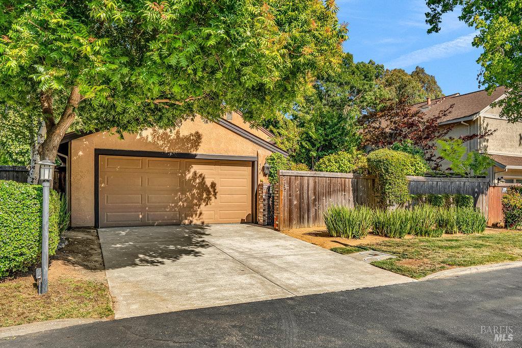 Detail Gallery Image 65 of 66 For 564 Willow Ct, Benicia,  CA 94510 - 2 Beds | 2 Baths