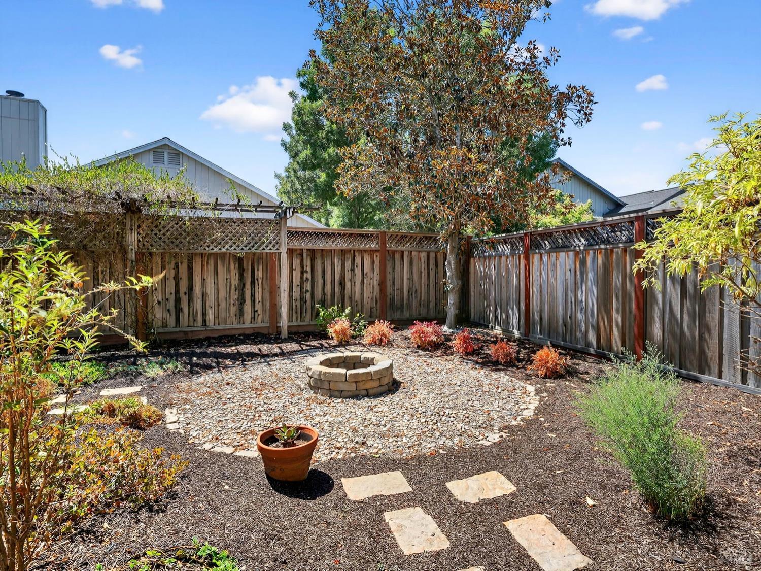 Detail Gallery Image 41 of 47 For 688 Natalie Dr, Windsor,  CA 95492 - 5 Beds | 3 Baths