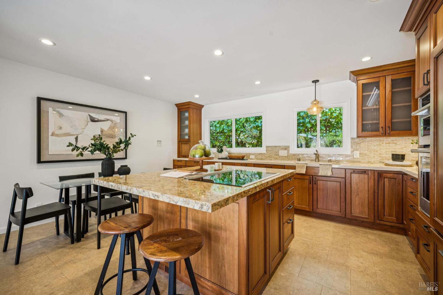Detail Gallery Image 12 of 49 For 169 Kipling Dr, Mill Valley,  CA 94941 - 3 Beds | 2 Baths