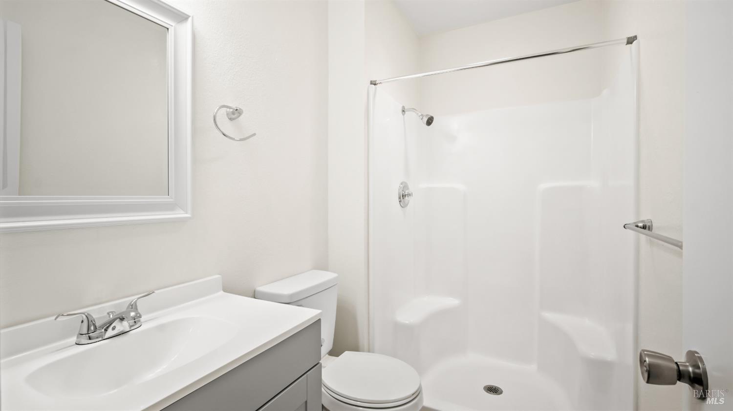 Detail Gallery Image 15 of 27 For 307 Occidental Cir, Santa Rosa,  CA 95401 - 3 Beds | 2/1 Baths