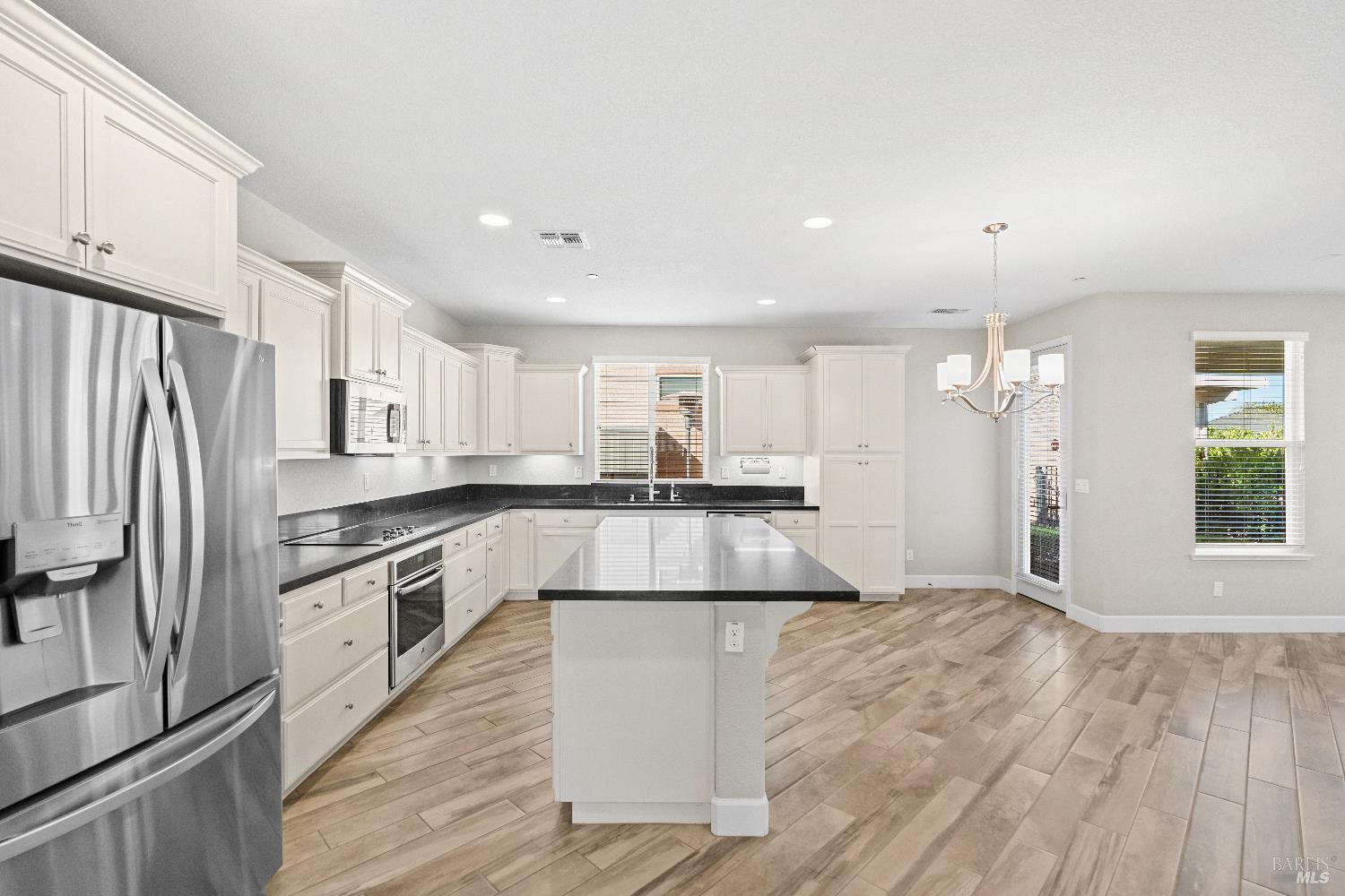 Detail Gallery Image 3 of 35 For 620 Hawk Ridge Dr, Rio Vista,  CA 94571 - 2 Beds | 2 Baths