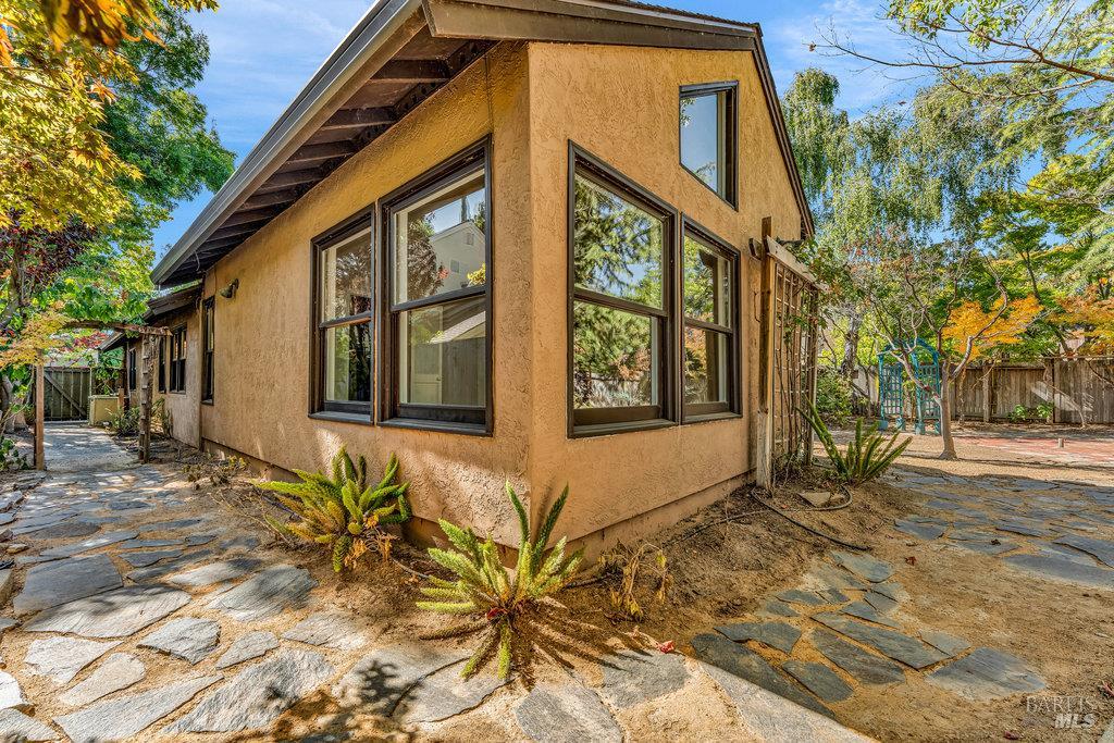 Detail Gallery Image 62 of 66 For 564 Willow Ct, Benicia,  CA 94510 - 2 Beds | 2 Baths
