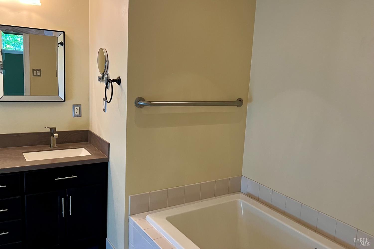 Detail Gallery Image 13 of 20 For 4403 Morse Ct, Napa,  CA 94558 - 2 Beds | 2 Baths