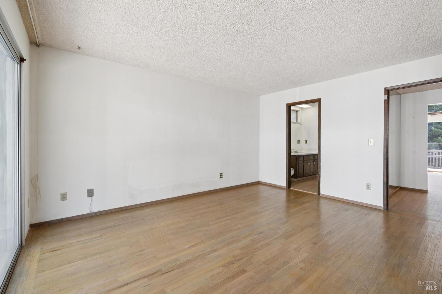 Detail Gallery Image 28 of 52 For 352 Shoreline Hwy, Mill Valley,  CA 94941 - 3 Beds | 2/1 Baths