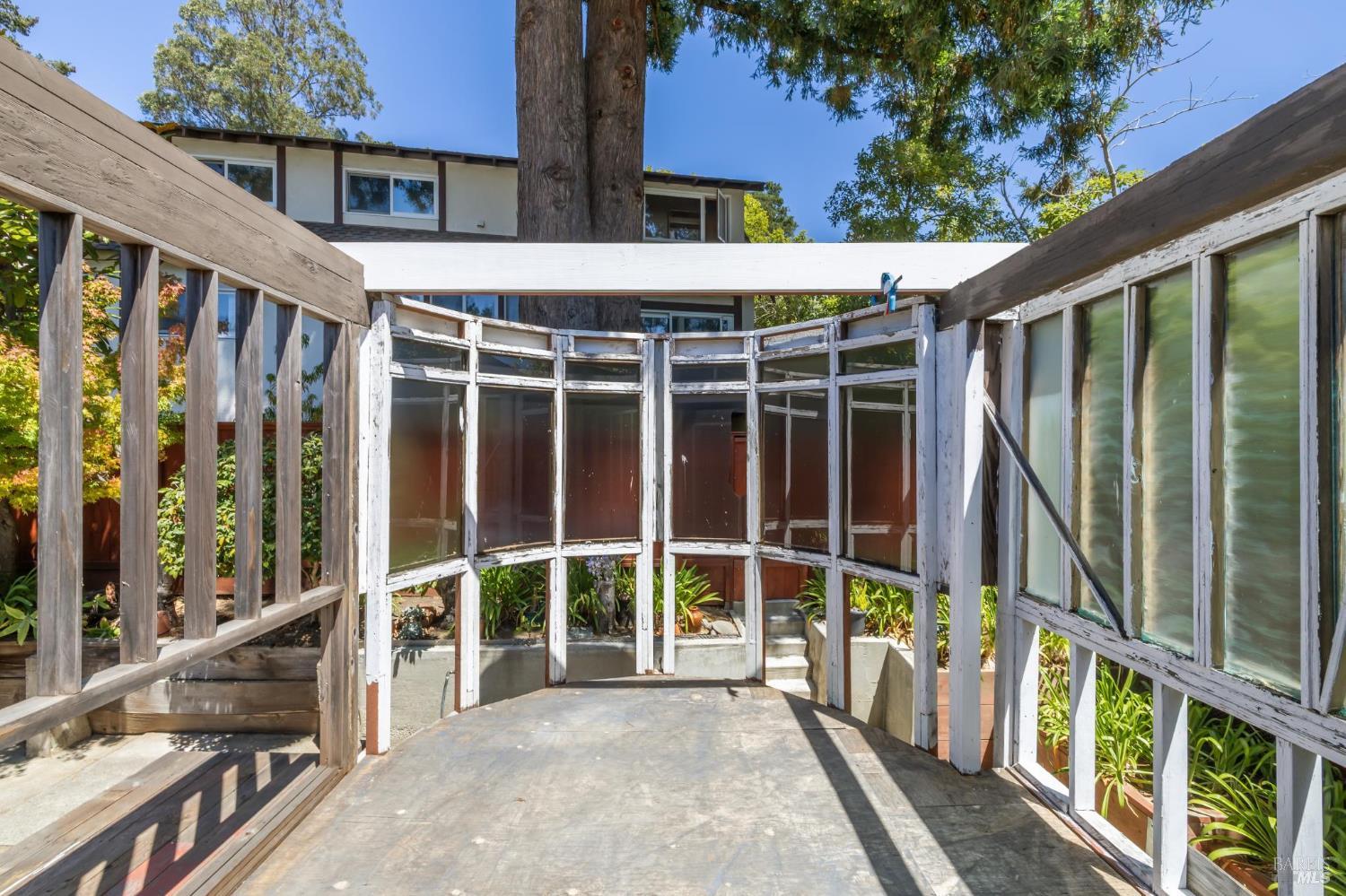 Detail Gallery Image 25 of 52 For 352 Shoreline Hwy, Mill Valley,  CA 94941 - 3 Beds | 2/1 Baths