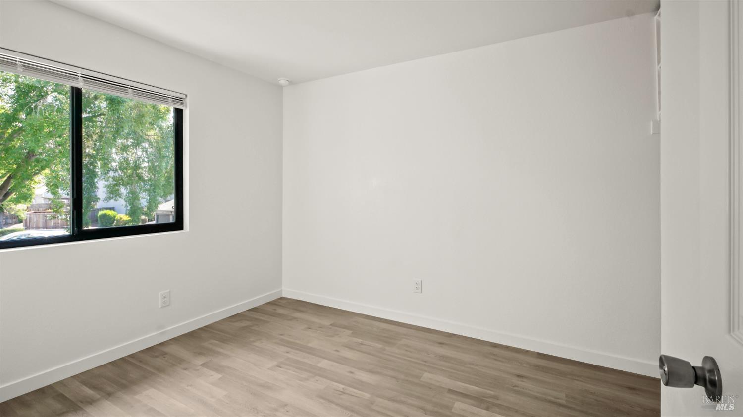 Detail Gallery Image 19 of 27 For 307 Occidental Cir, Santa Rosa,  CA 95401 - 3 Beds | 2/1 Baths