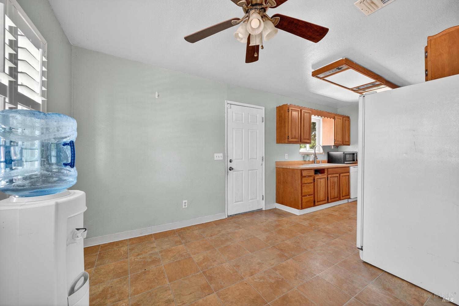 Detail Gallery Image 9 of 36 For 865 Camelia Dr, Dixon,  CA 95620 - 3 Beds | 1/1 Baths