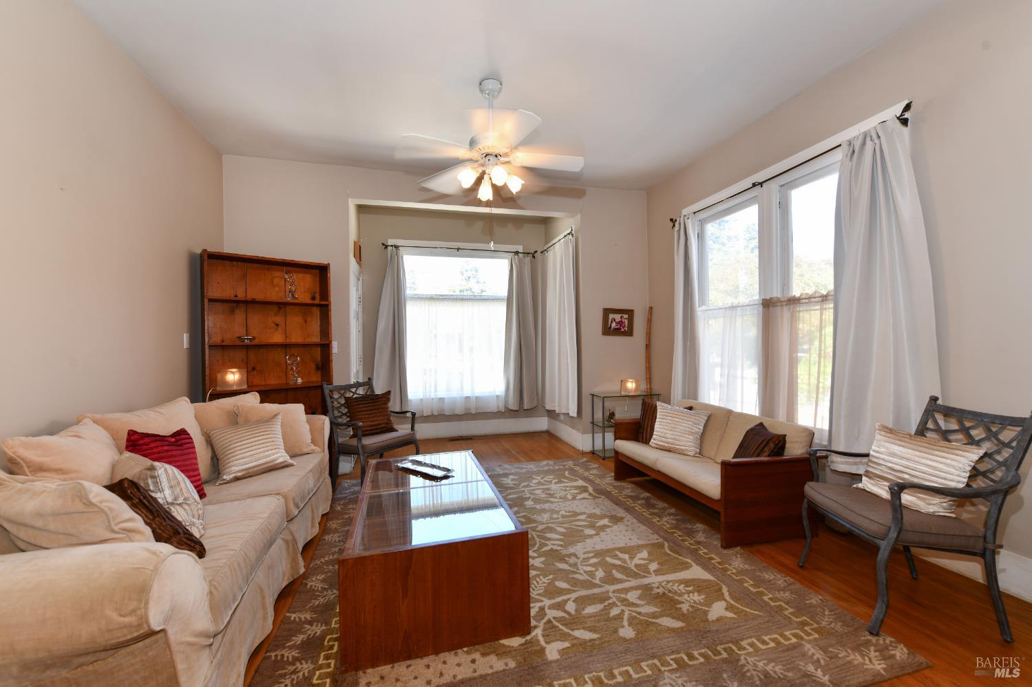 Detail Gallery Image 7 of 74 For 1545 Oak St, Napa,  CA 94559 - 2 Beds | 2 Baths