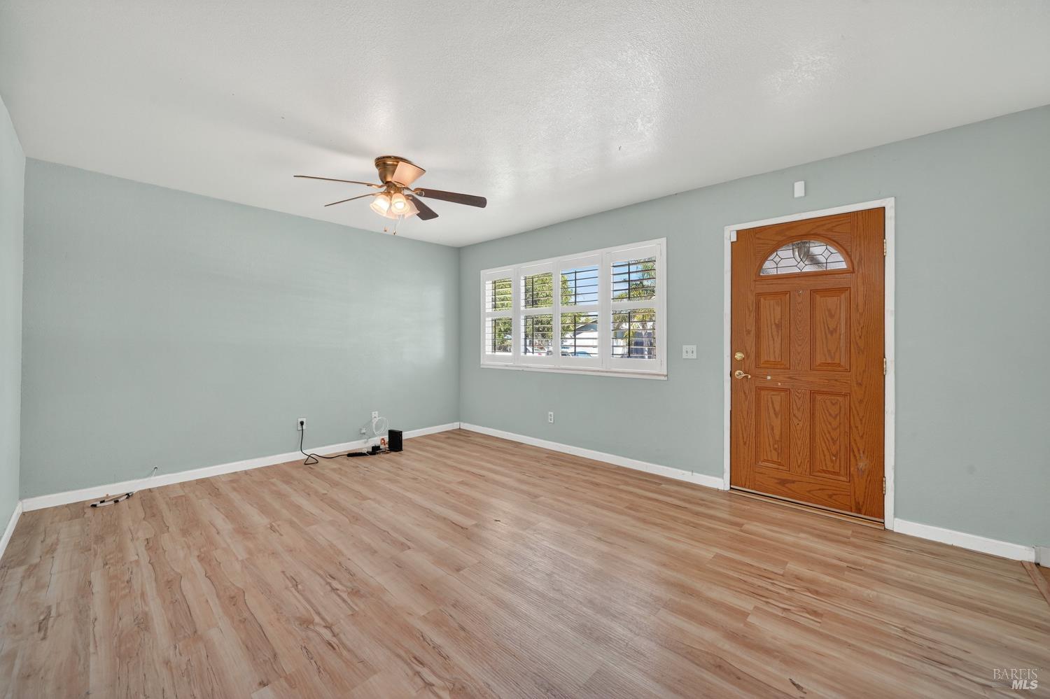 Detail Gallery Image 8 of 36 For 865 Camelia Dr, Dixon,  CA 95620 - 3 Beds | 1/1 Baths