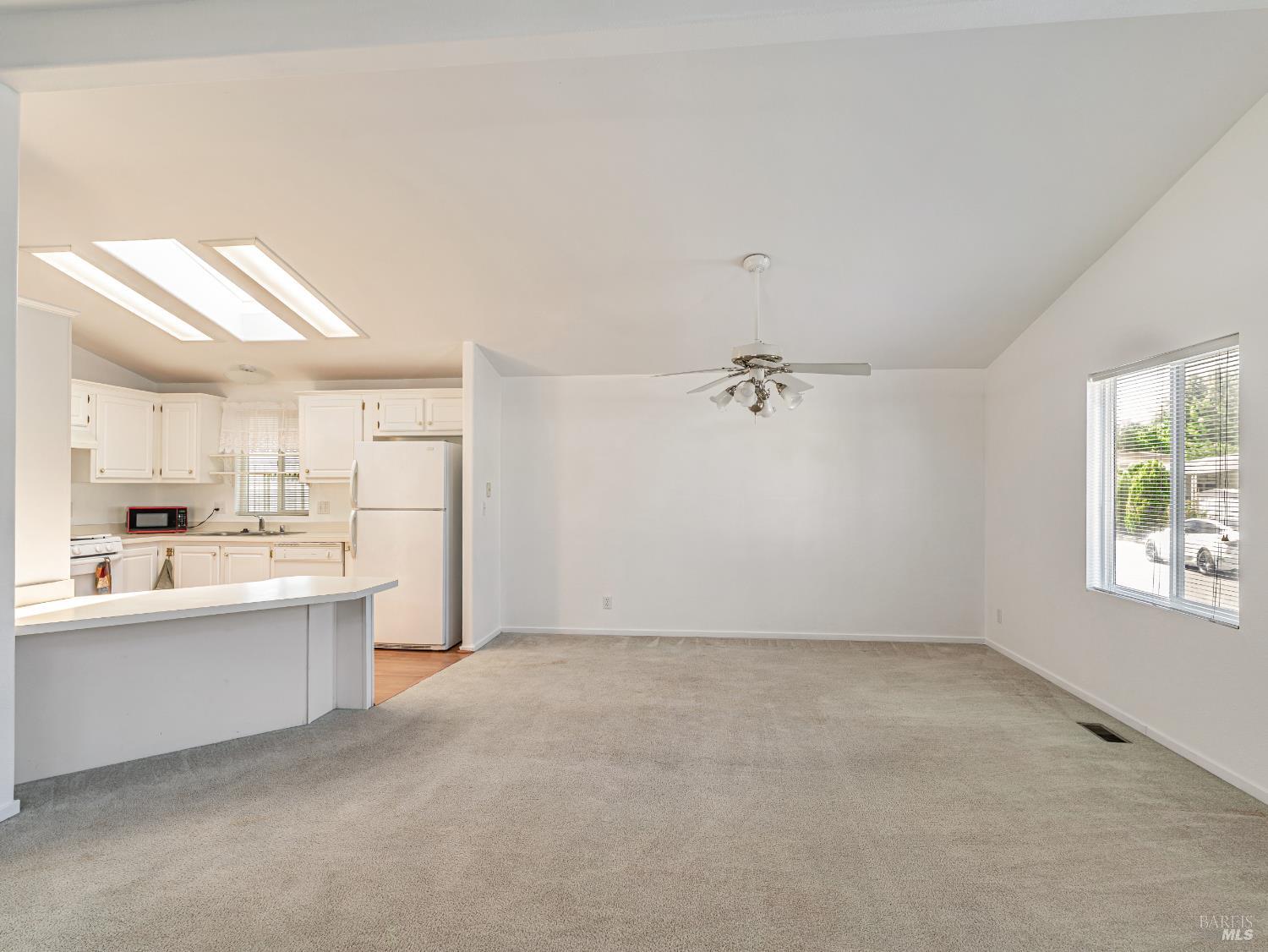 Detail Gallery Image 8 of 20 For 48 Cardinal Way, Santa Rosa,  CA 95409 - 2 Beds | 2 Baths