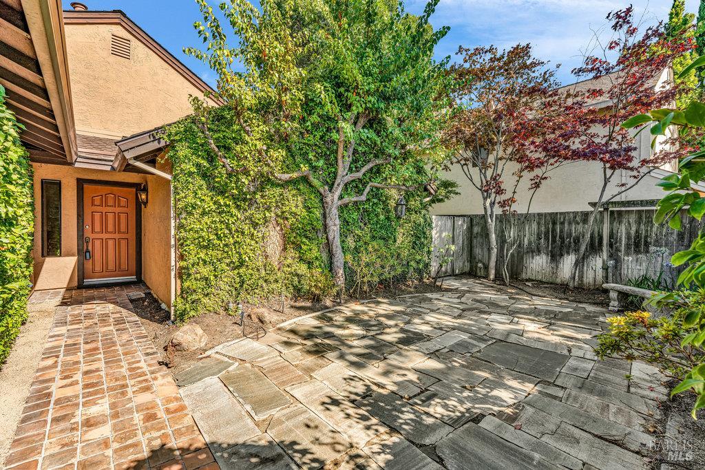 Detail Gallery Image 6 of 66 For 564 Willow Ct, Benicia,  CA 94510 - 2 Beds | 2 Baths