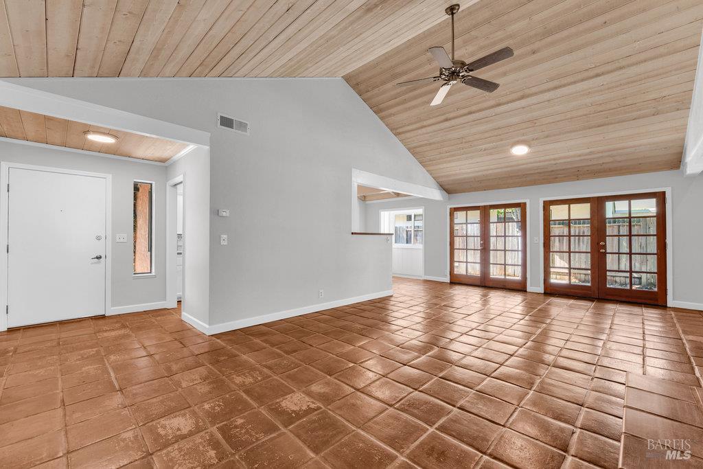Detail Gallery Image 10 of 66 For 564 Willow Ct, Benicia,  CA 94510 - 2 Beds | 2 Baths