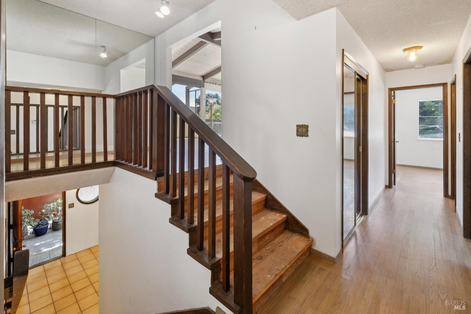 Detail Gallery Image 6 of 52 For 352 Shoreline Hwy, Mill Valley,  CA 94941 - 3 Beds | 2/1 Baths