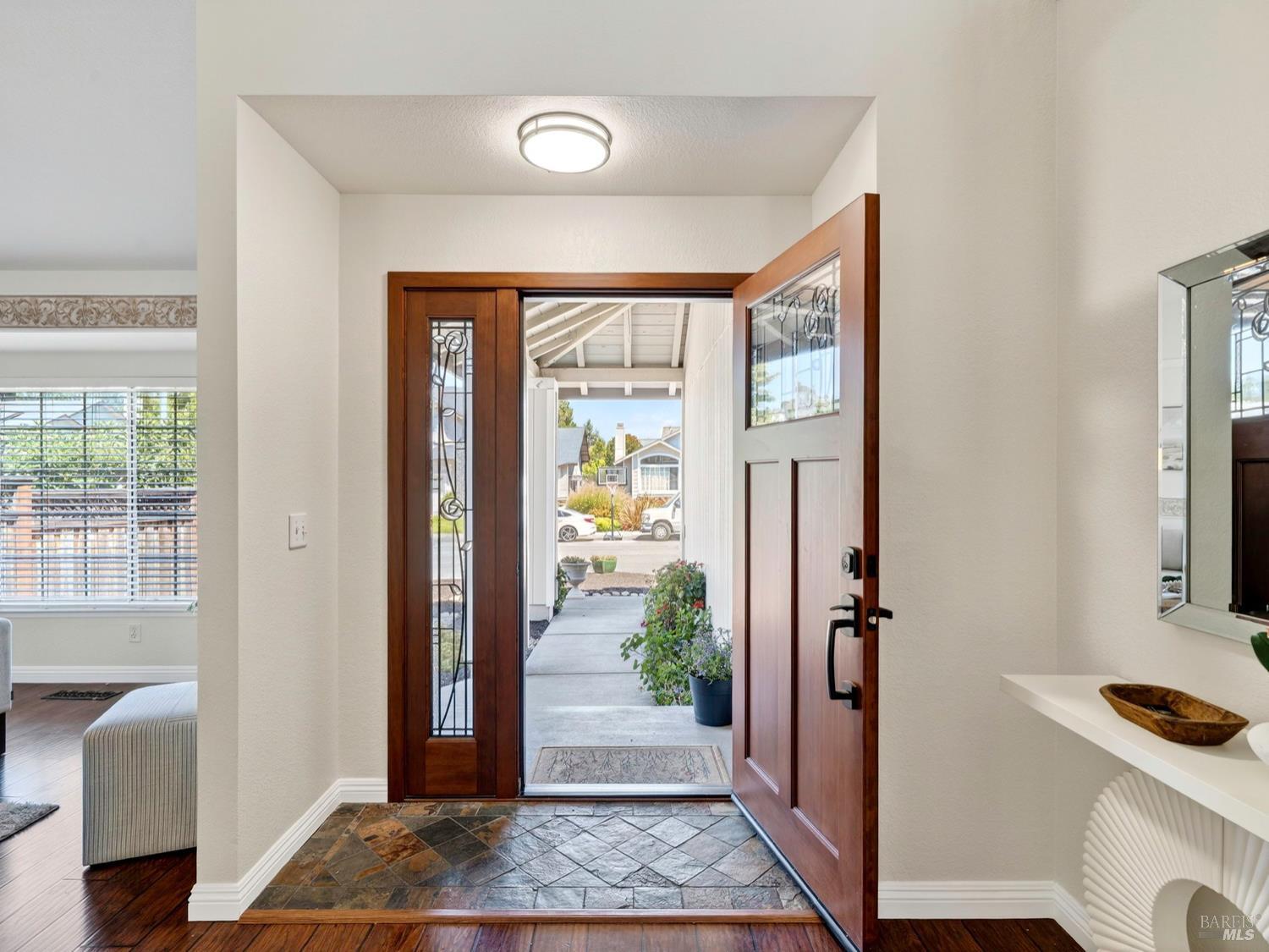Detail Gallery Image 7 of 47 For 688 Natalie Dr, Windsor,  CA 95492 - 5 Beds | 3 Baths