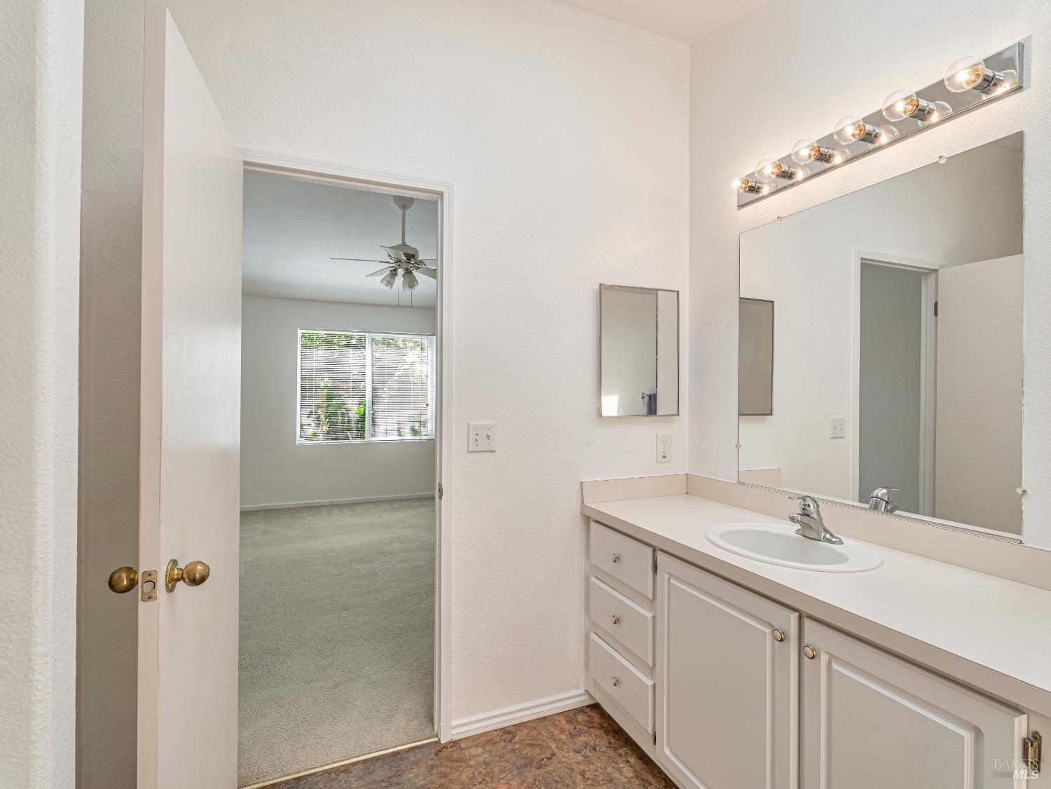 Detail Gallery Image 10 of 20 For 48 Cardinal Way, Santa Rosa,  CA 95409 - 2 Beds | 2 Baths