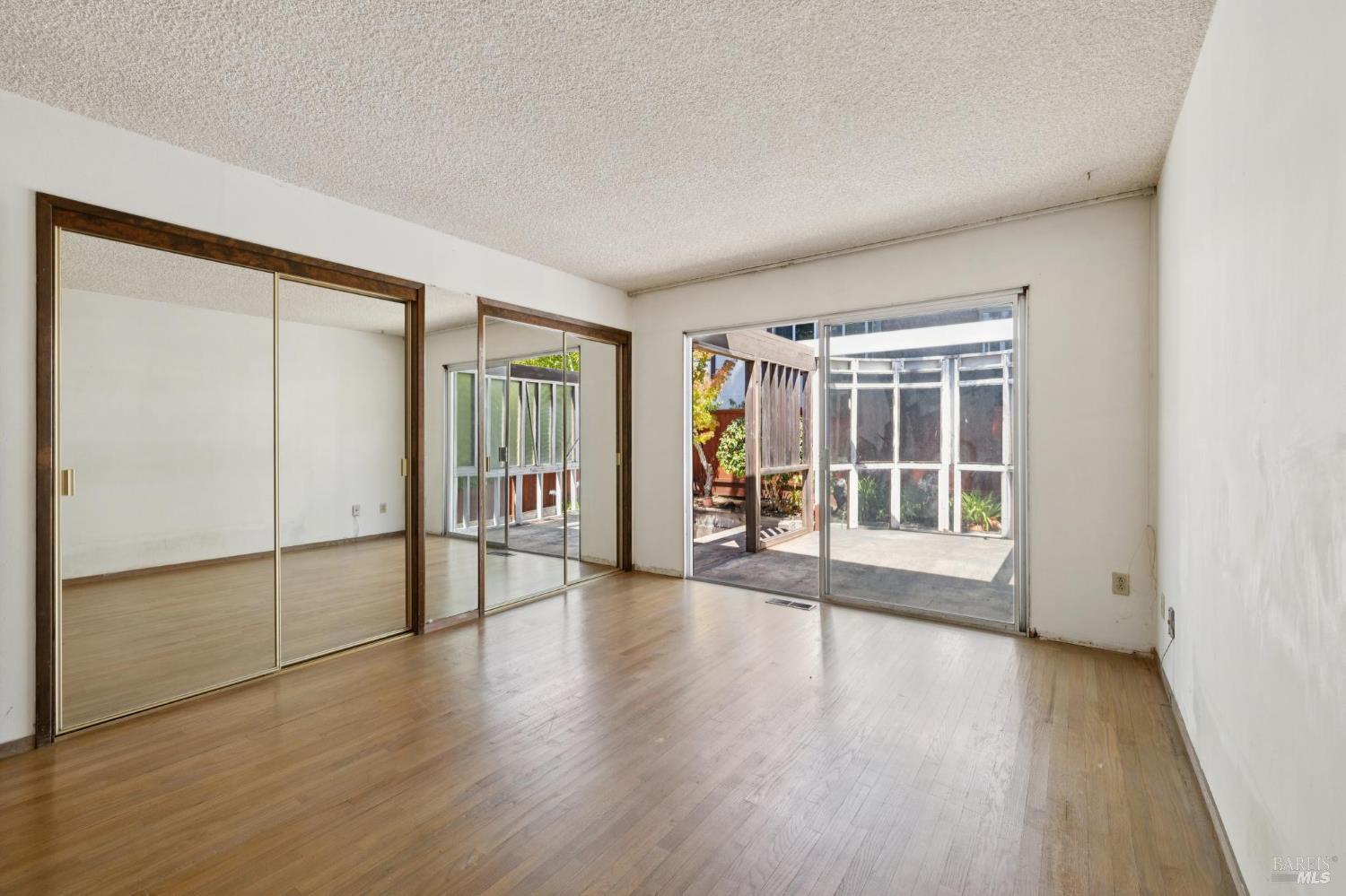 Detail Gallery Image 24 of 52 For 352 Shoreline Hwy, Mill Valley,  CA 94941 - 3 Beds | 2/1 Baths