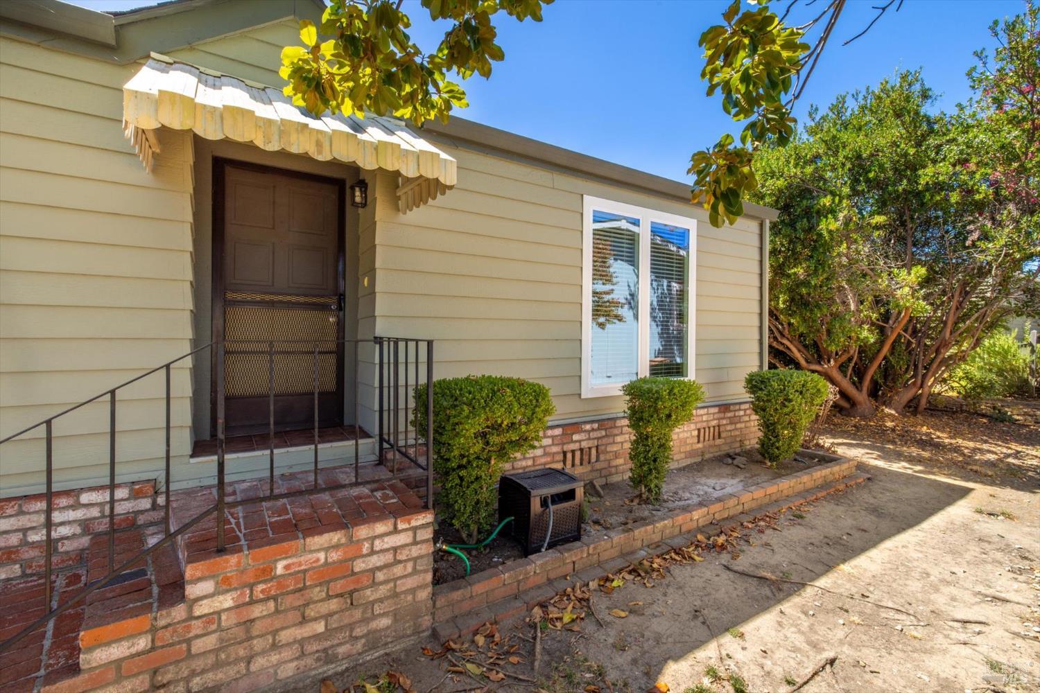 Detail Gallery Image 4 of 39 For 209 Shirley Ct 116, Napa,  CA 94558 - 2 Beds | 2 Baths