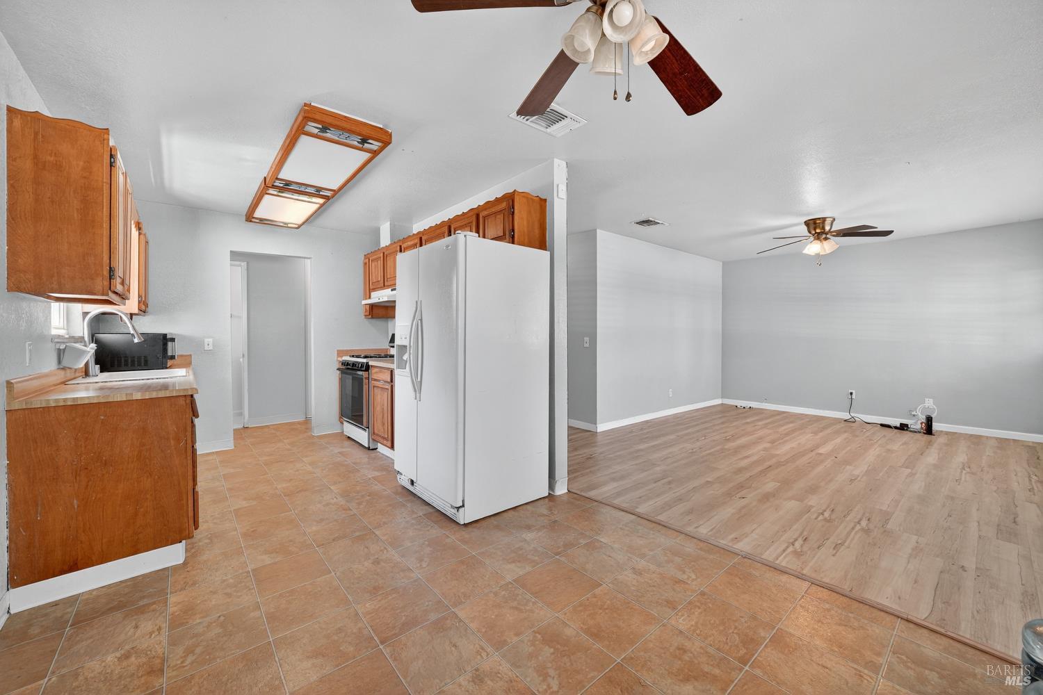 Detail Gallery Image 12 of 36 For 865 Camelia Dr, Dixon,  CA 95620 - 3 Beds | 1/1 Baths