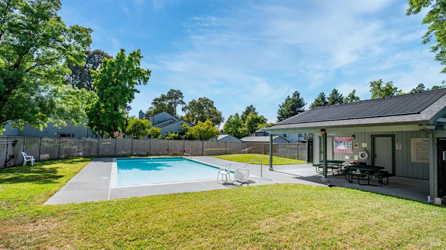 Detail Gallery Image 26 of 27 For 307 Occidental Cir, Santa Rosa,  CA 95401 - 3 Beds | 2/1 Baths