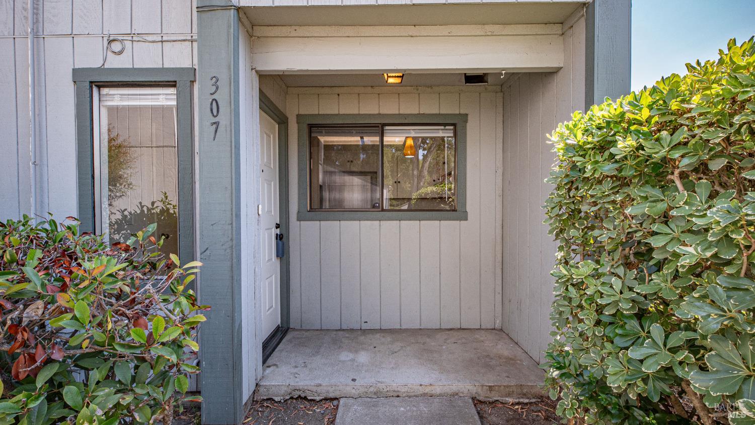 Detail Gallery Image 2 of 27 For 307 Occidental Cir, Santa Rosa,  CA 95401 - 3 Beds | 2/1 Baths