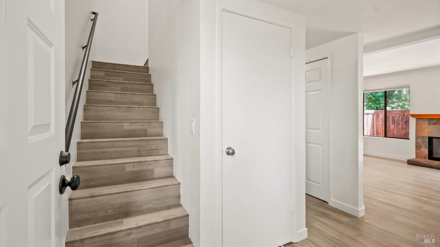 Detail Gallery Image 11 of 27 For 307 Occidental Cir, Santa Rosa,  CA 95401 - 3 Beds | 2/1 Baths