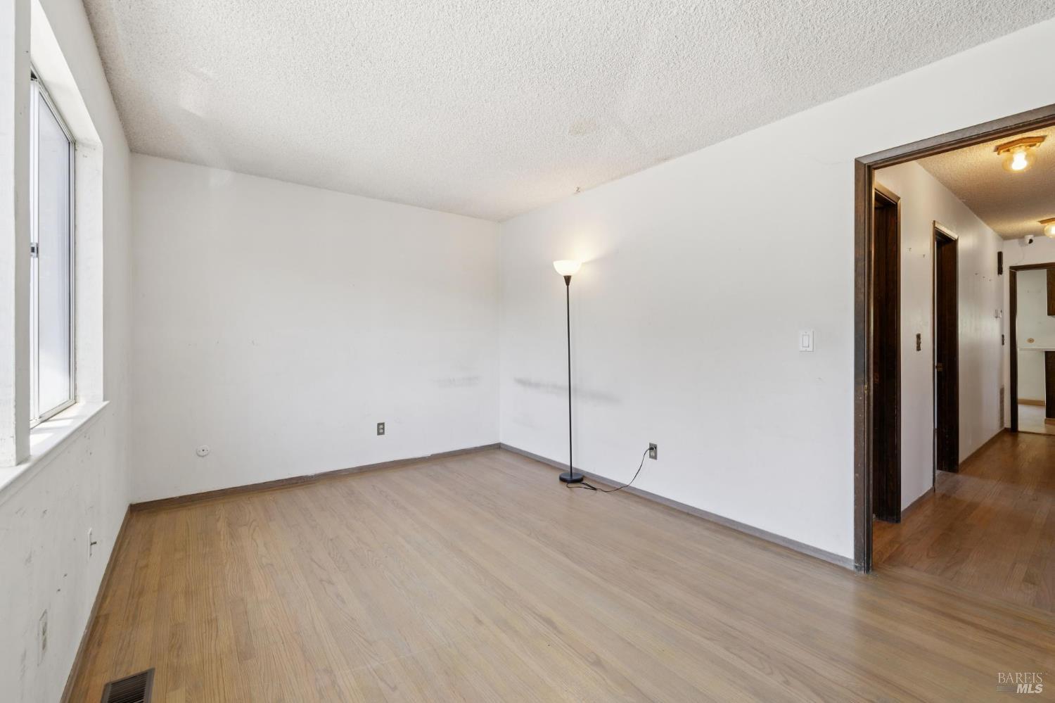 Detail Gallery Image 33 of 52 For 352 Shoreline Hwy, Mill Valley,  CA 94941 - 3 Beds | 2/1 Baths